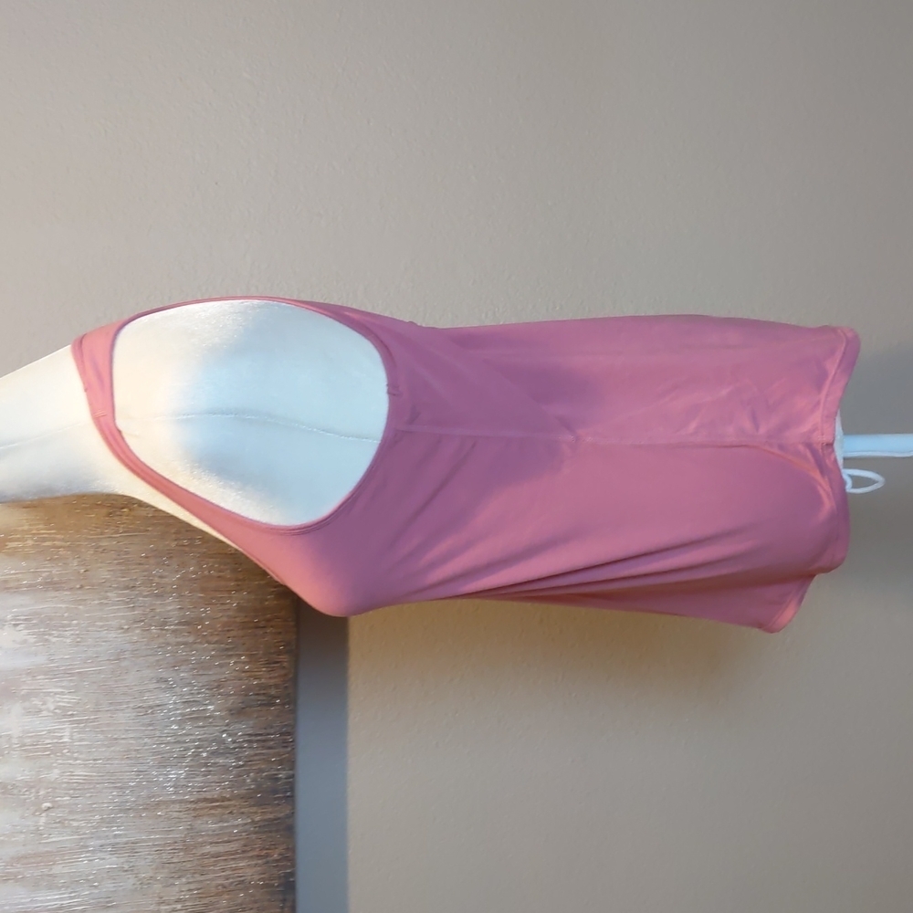 Hylete Keyhole Back Workout Top - Picture 2 of 5